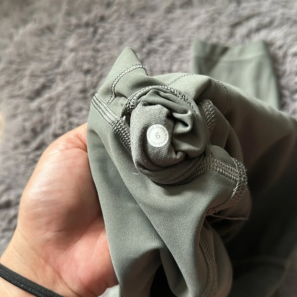 Lululemon OG wunderunder luxtreme 25” size 6 grey sage - Picture 4 of 4
